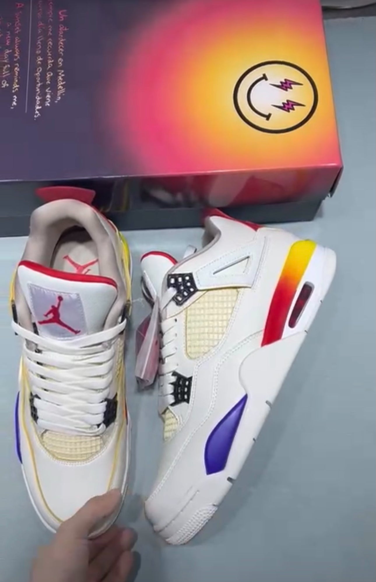 AIR JORDAN 4RETRO WHITE RAINBOW SUPER BOWL